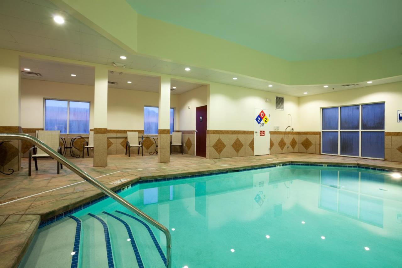 Holiday Inn Express & Suites Statesville Exterior photo